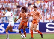 开云棋牌平台-包含荷兰足球传奇重返球场，精彩回顾的词条