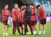 开云棋牌-球队备战夺冠之路：教练组调整战术，备战关键战