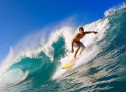 开云棋牌APP-久保建英防守端锁死对手，洪都拉斯爆冷曼联，足球战术与冷门的双重启示