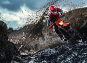 开云棋牌入口-联杯烽火淬真金，一场横扫如何颠覆年终论，德约的关键不止于制胜