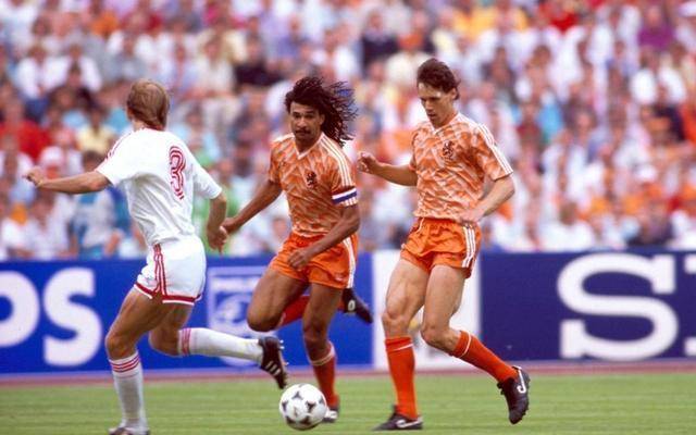 包含荷兰足球传奇重返球场,精彩回顾的词条 包含荷兰足球传奇重返球场,精彩回顾的词条