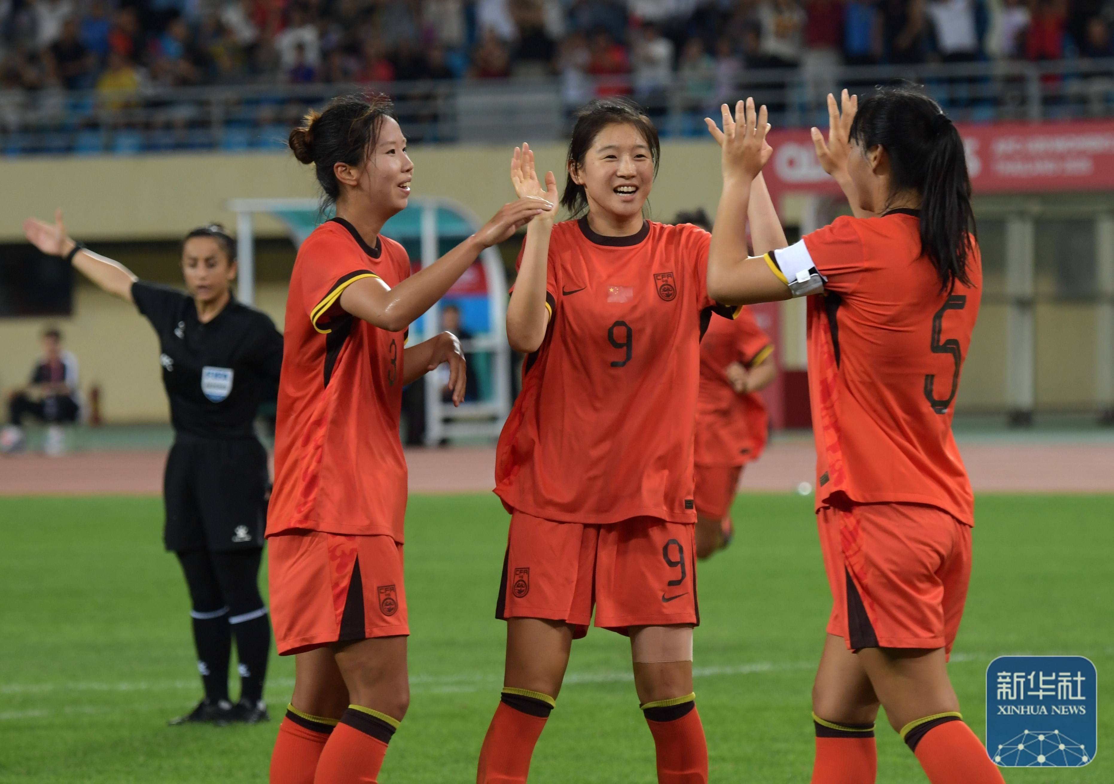 亚洲杯赛事的火爆场面吸引了无数球迷的关注