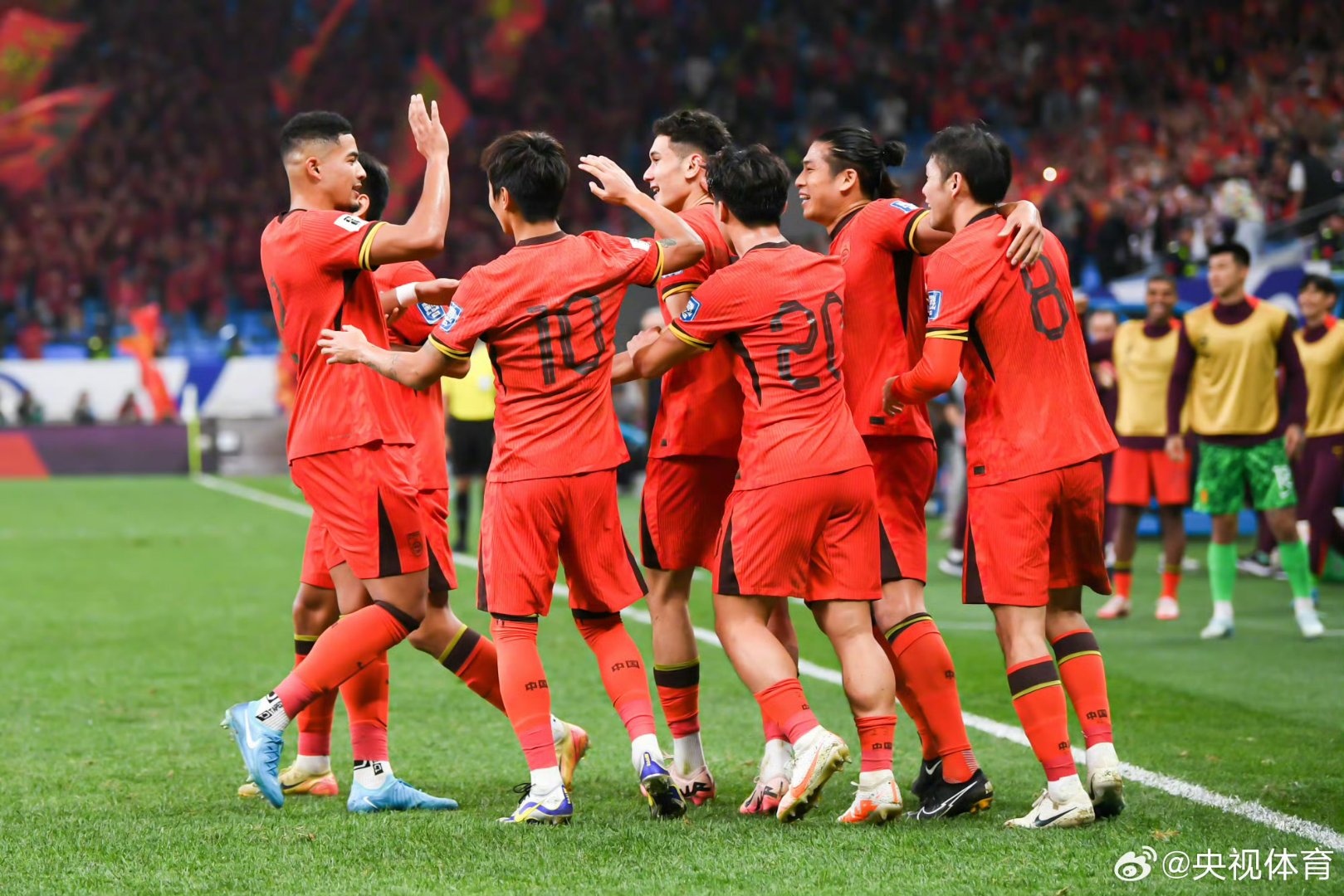 亚洲杯赛事的火爆场面吸引了无数球迷的关注