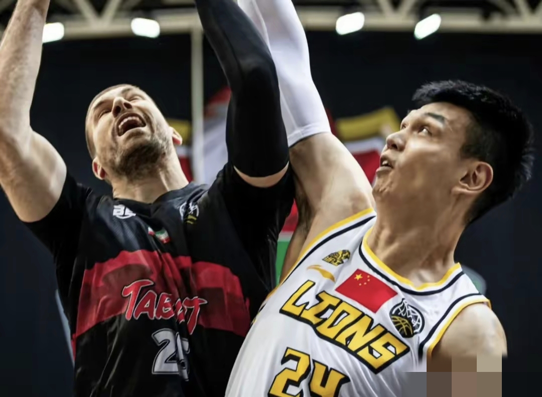 球队备战夺冠之路：教练组调整战术，备战关键战