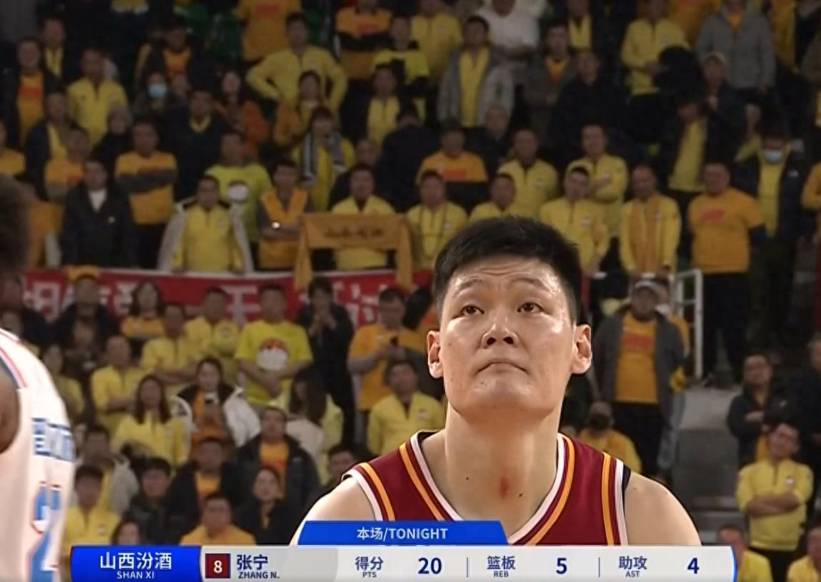 CBA球员因犯规被罚，遭到赛场批评声浪