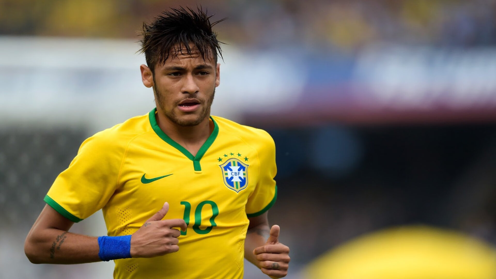 当老鹰展翅掠过F1赛道，篮球与速度的双重征服