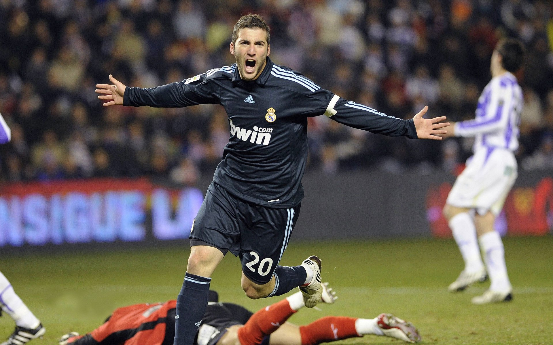 世界排名争夺战之夜，英格拉姆关键进球定乾坤